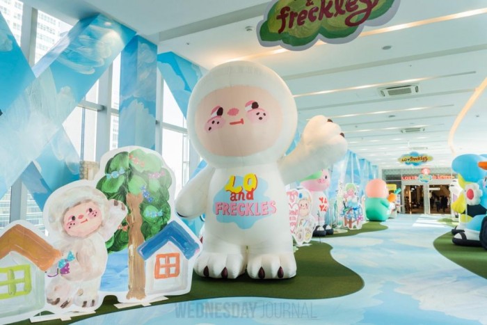 LO and FRECKLES - 로, Balloon Statue, 3.1x3.8x2 m, 2022,  CDA.jpeg