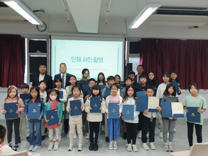 토요학교 한글날 기념 글짓기 대회 시상식2.jpg