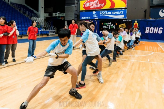 231126 HK Squid Olympics_tug of war.jpg