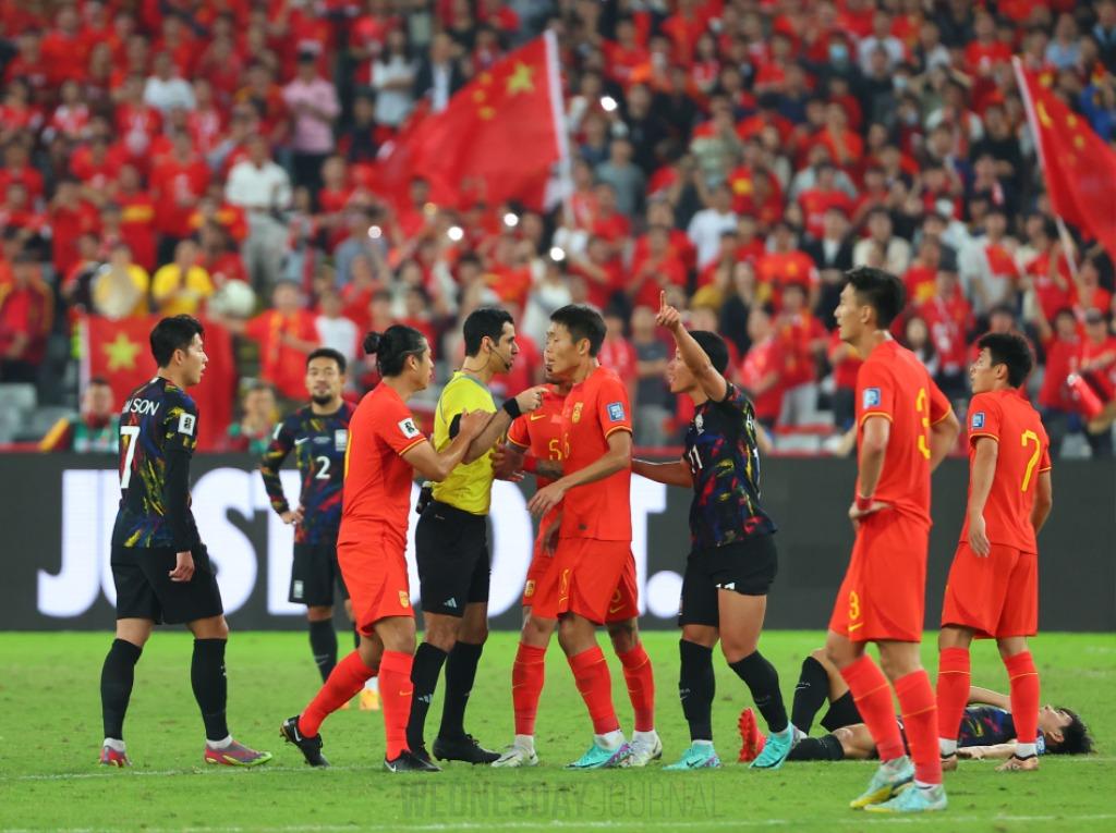 홍콩, 29년 만에 축구로 본토 제압…중국은 퇴장만 3명.jpg