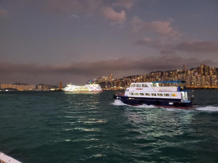 홍콩영화에서 빅토리아 항구.jpg