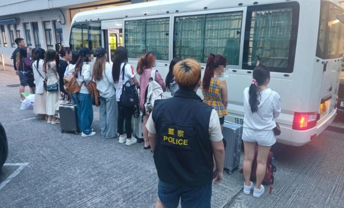 홍콩, 불법 근로자 및 성매매 단속으로 43명 체포.jpg