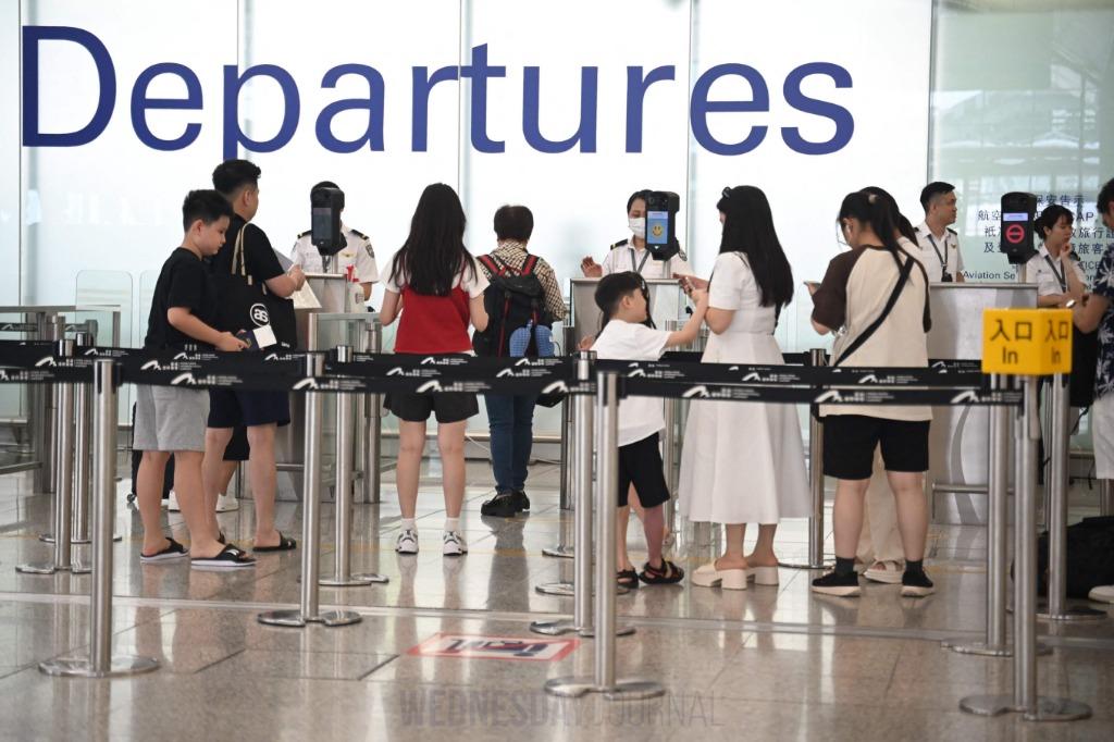 홍콩, '바람직하지않은 승객' 입국 막는다…기자·반대파 겨냥.jpg