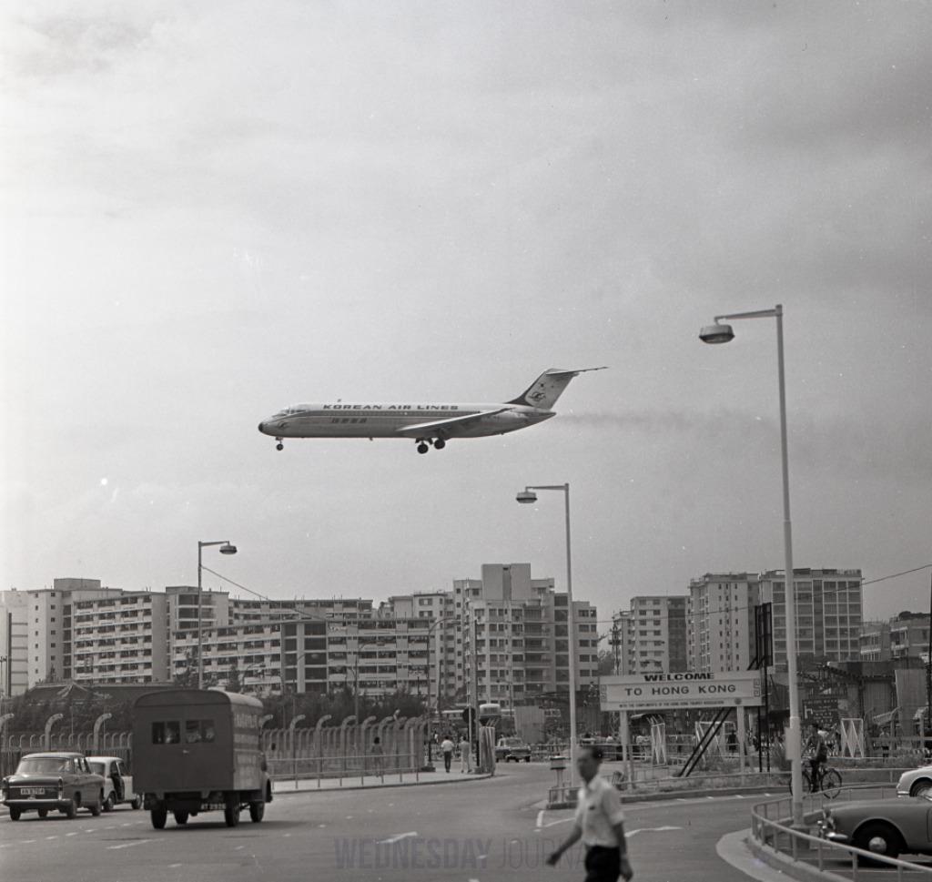 DC-9-4_DC-9 홍콩시청 상륙_홍콩_1970.jpg