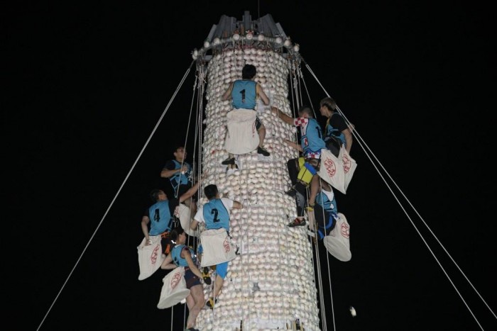 소방관과 빙벽등반 선수, 청차우 번 스크램블 대회 ‘왕과 여왕’으로 선정2.jpg