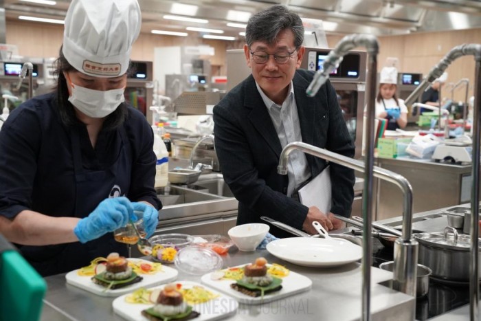 참가자와 이종석 심사위원.JPG