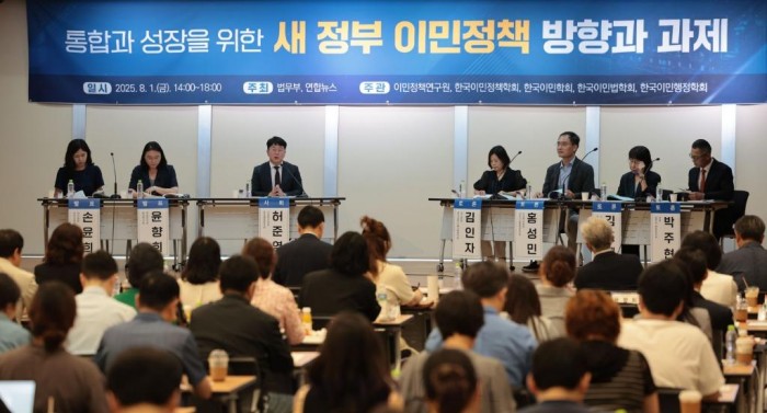 외국인 유학생 10명 중 6명 졸업 후에도 한국 살고 싶어.jpg