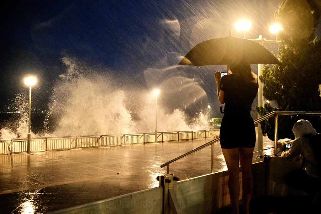 차이완 파도.jpg