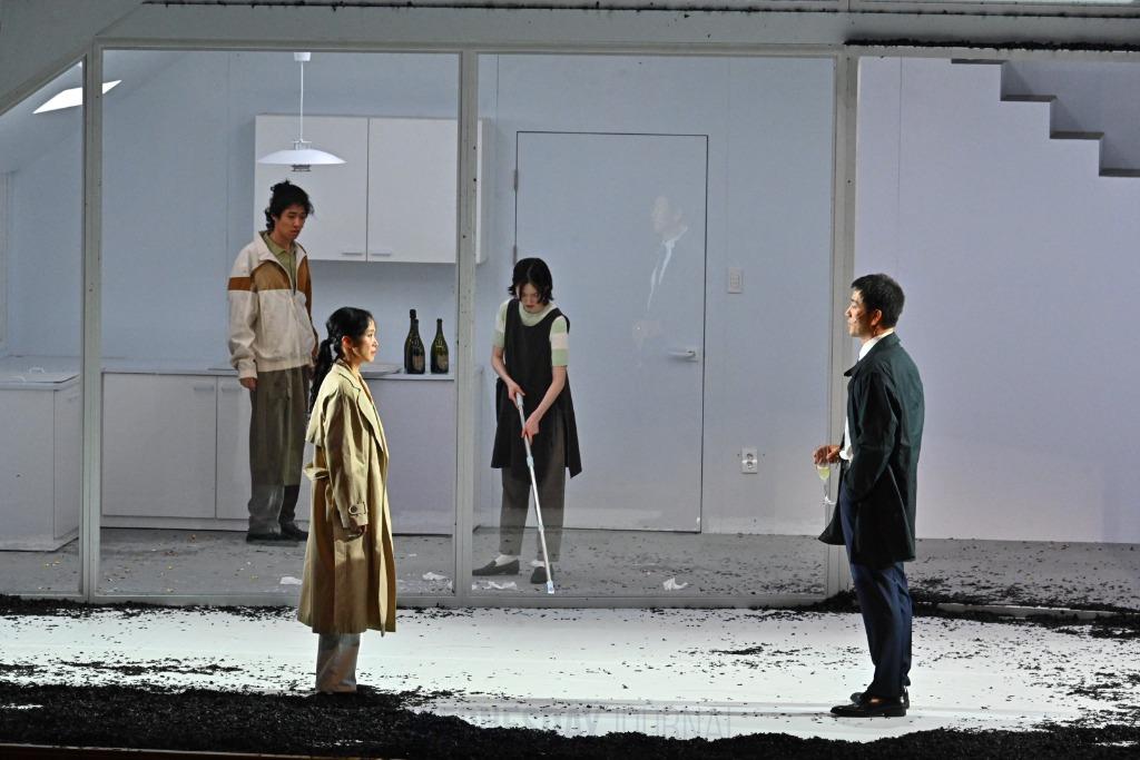 연극 '벚꽃동산' 홍콩 공연 사진.jpg