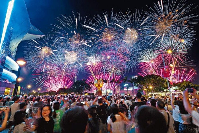 국경일, 빅토리아 하버에서 30,000발 불꽃놀이로 화려한 축제 예정.jpg