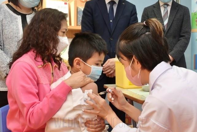 학교서 증가하는 독감 환자, 당국에 신속한 대응 압박.jpg