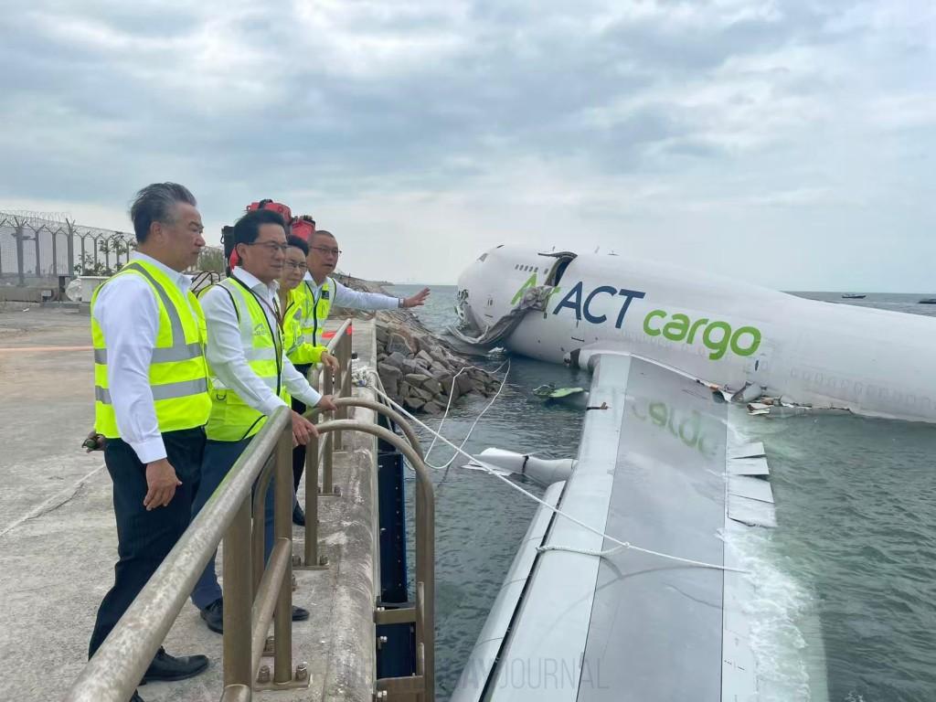 활주로 재개.jpeg