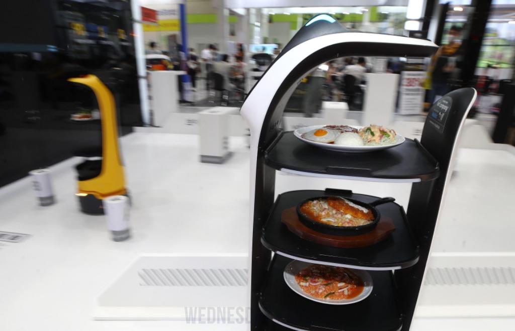 중국산이 점령한 서빙로봇…'보안 사각지대' 논란.jpg