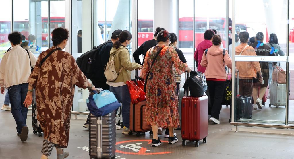 경찰, 중국인 관광객에 '조건부 운전 허용' 신중 검토.jpg