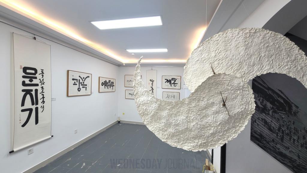 중국 충칭서 임시정부 청사 재개관 30주년 서예·종이 융합展.jpg