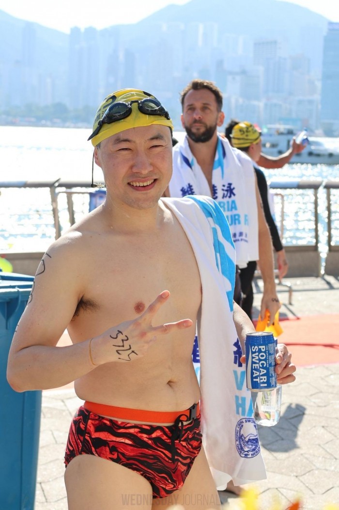 빅토리아 하버 수영대회 4,000명 참가...한인 이종석•임한솔 완주 성공 2.jpg