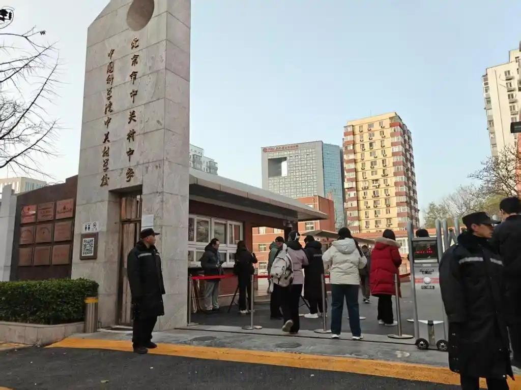 '취업난' 中, 연령제한 완화후 첫 공무원시험…지원자 역대 최다.jpg