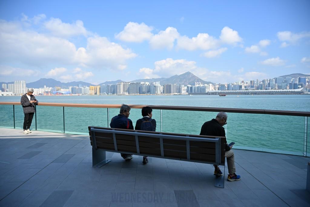 홍콩섬 노스포인트-쿼리베이 해변로 유리 전망대 개장.jpg