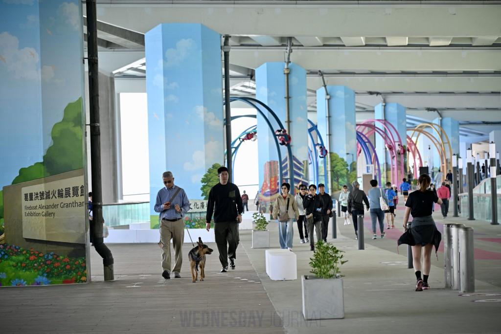 홍콩섬 노스포인트-쿼리베이 해변로 유리 전망대 개장3.jpg