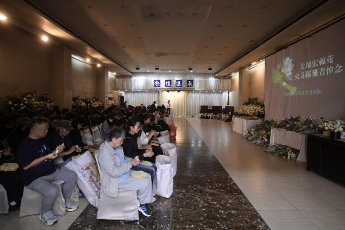 희생자들을 위한 애도..구룡 장례식장 추모 행사 열려2.jpg