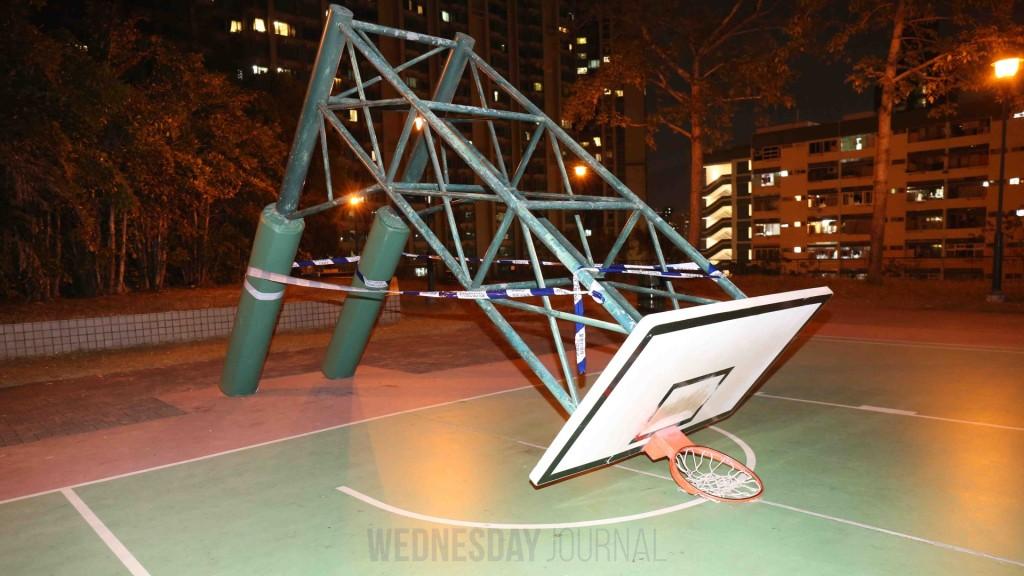 토콰완 농구장 골대 쓰러져 소년 부상.jpeg