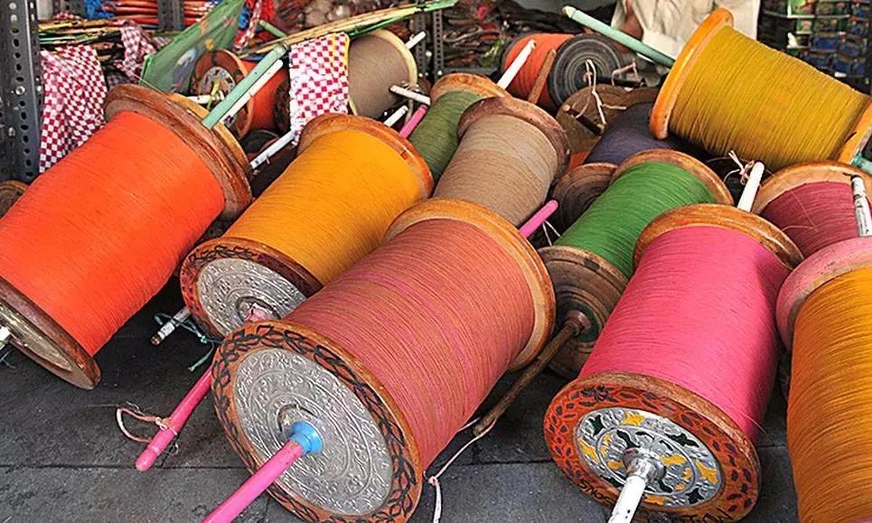 인도서 날카로운 '중국 연줄'에 목 부상 사고 잇따라.jpg