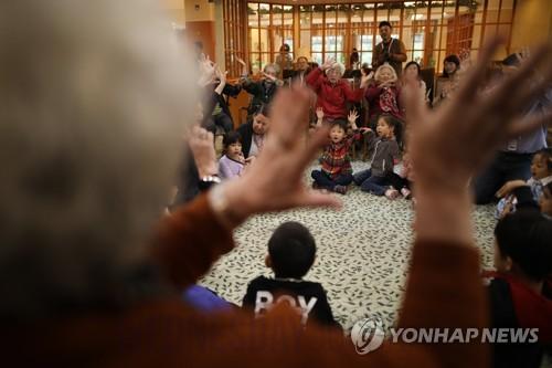 中 작년 출생아 건국이후 최소…인구 14억489만명 4년 연속 감소.jpg