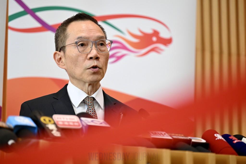 홍콩 정부, 생수 구매 논란 후 전 조달국장에 수여된 훈장 철회.jpg