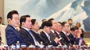 9년 만에 열린 한중 비즈니스 포럼…AI·K팝 등 민간 협력 강화.jpg