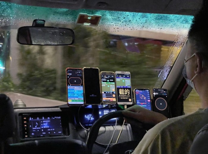 차량 핸폰 2개 이하.jpg