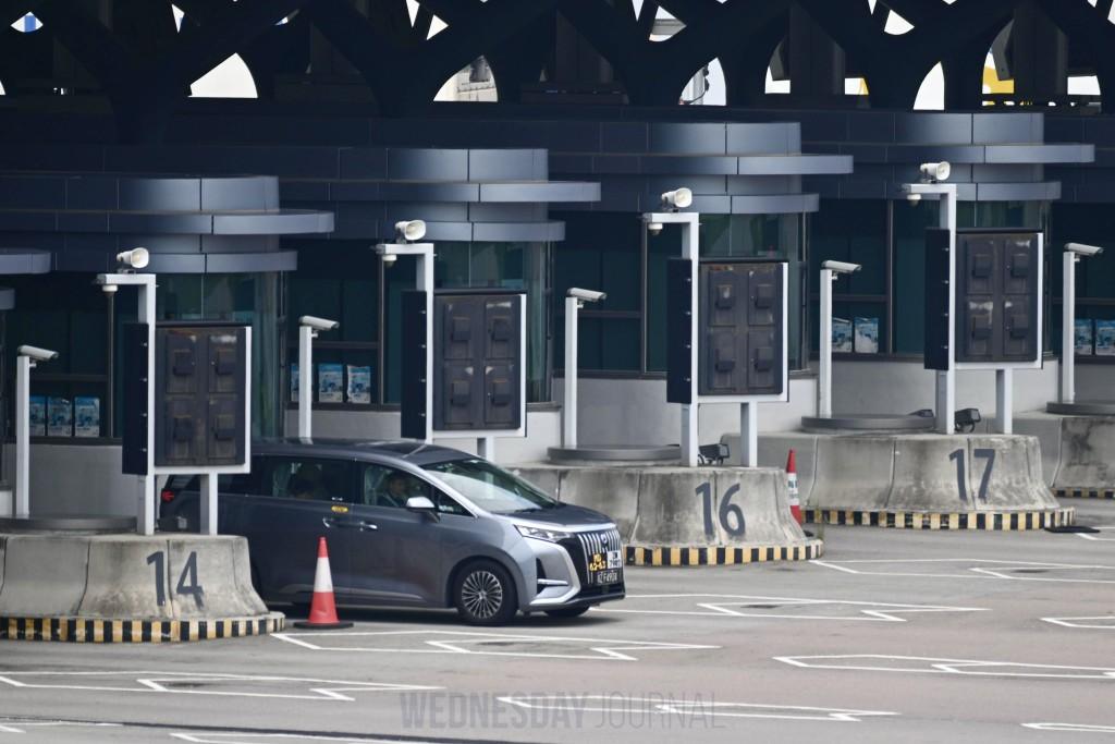 홍콩 정부, 출국 자가용 대상 ‘국경 건설 수수료’ 도입 계획 철회.jpg