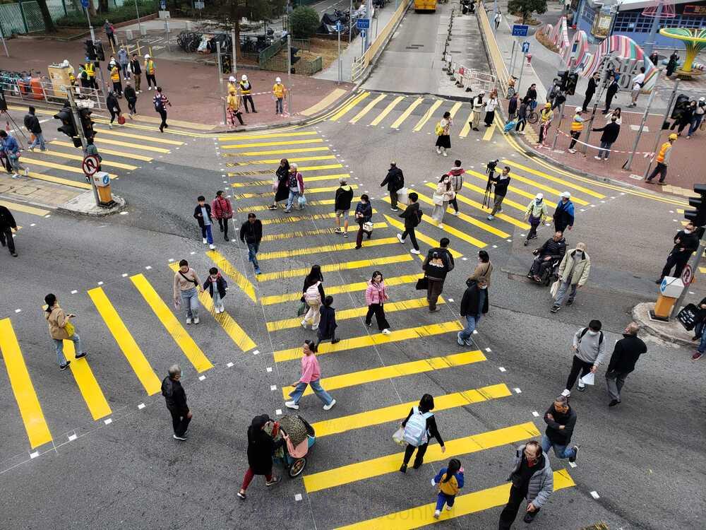 홍콩, 보행자 편의 위해 '대각선 횡단보도' 15곳 추가 설치.jpeg