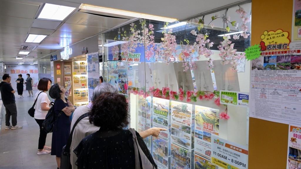 중동 전쟁에 비행기값 '껑충'... 홍콩 여행객들 대륙 고속열차로 대거 유턴.jpg