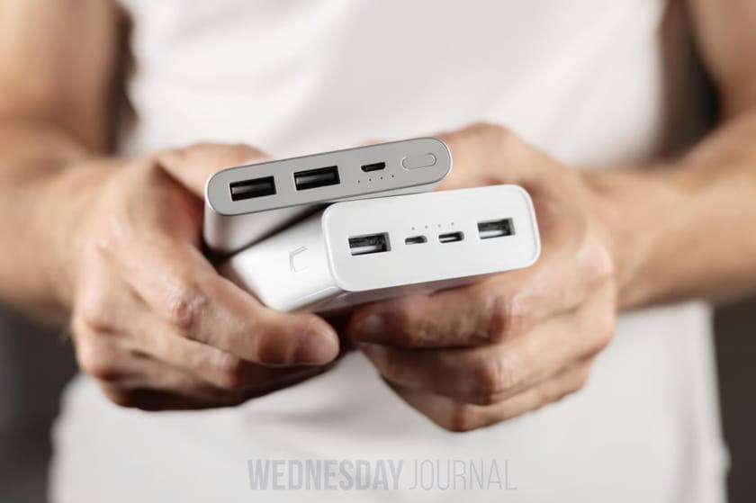 보조배터리 딱 2개만! 비행중 기내 충전 전면 금지.jpg