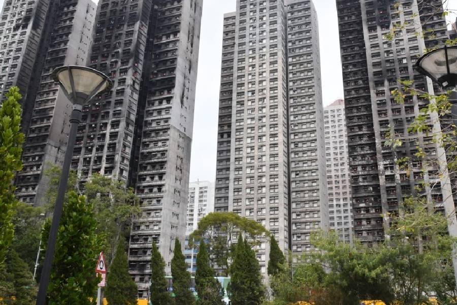 아내에게 마지막 인사를... 168명 숨진 타이포 화재 현장으로.jpg