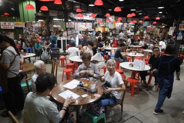 홍콩수요저널_부활절·청명절 연휴 외식업계 매출 ‘직격탄’.jpg