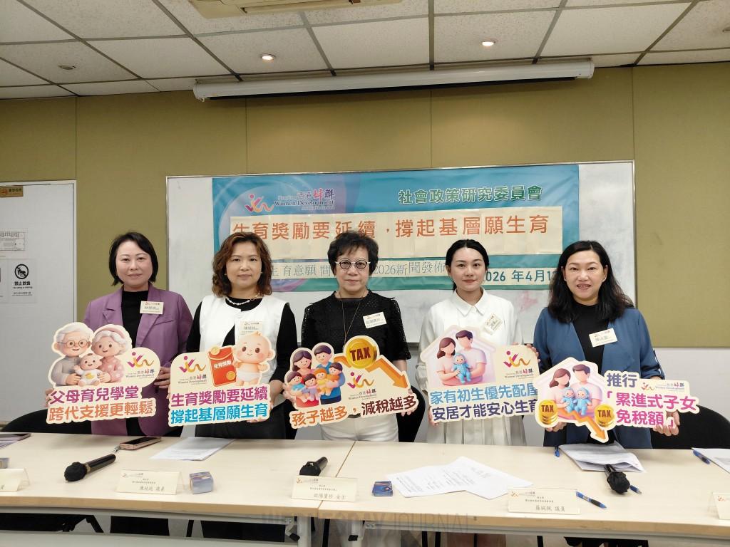 아이 낳느니 차라리 혼자...홍콩인 10명 중 8명 출산 계획 없다.jpg