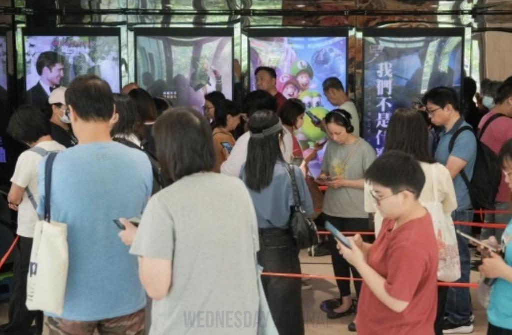 홍콩 시네마 데이 예매 전쟁… 접속 폭주에 서버 마비, 오프라인도 긴 줄.jpg