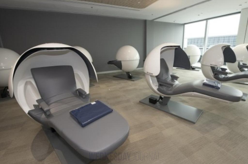 홍콩 공항 비밀 수면실 화제… 알고 보니 '그림의 떡.jpg