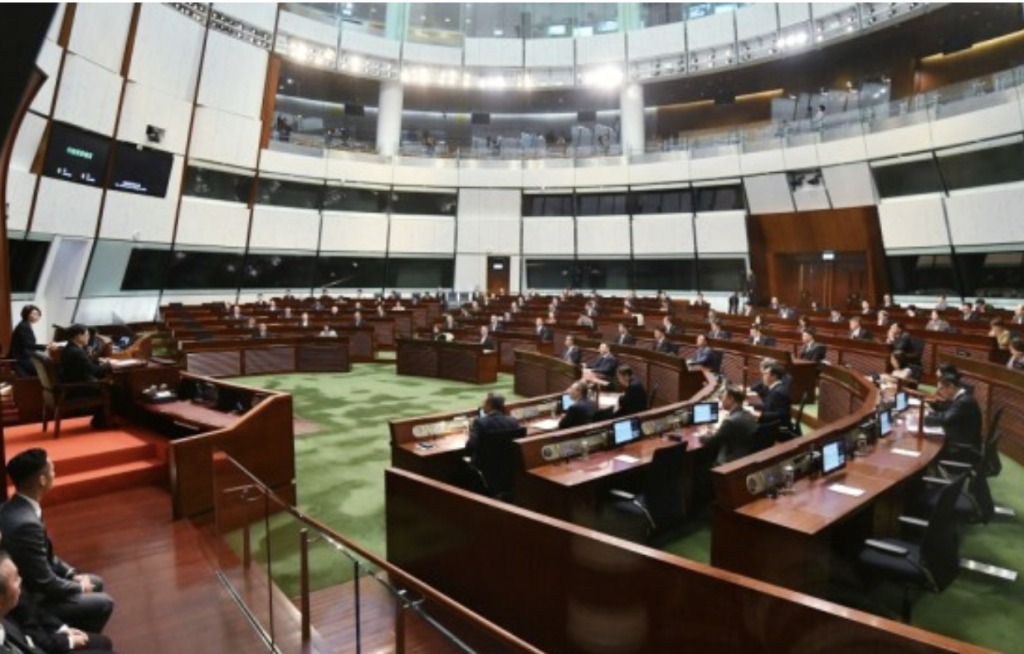 홍콩 영주권 따려면 기부해라 투자 이민 제도 바뀔까.jpg