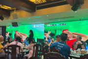 맥주 대신 딤섬 아침 월드컵에 홍콩 축구팬들 식당서 환호성.jpeg