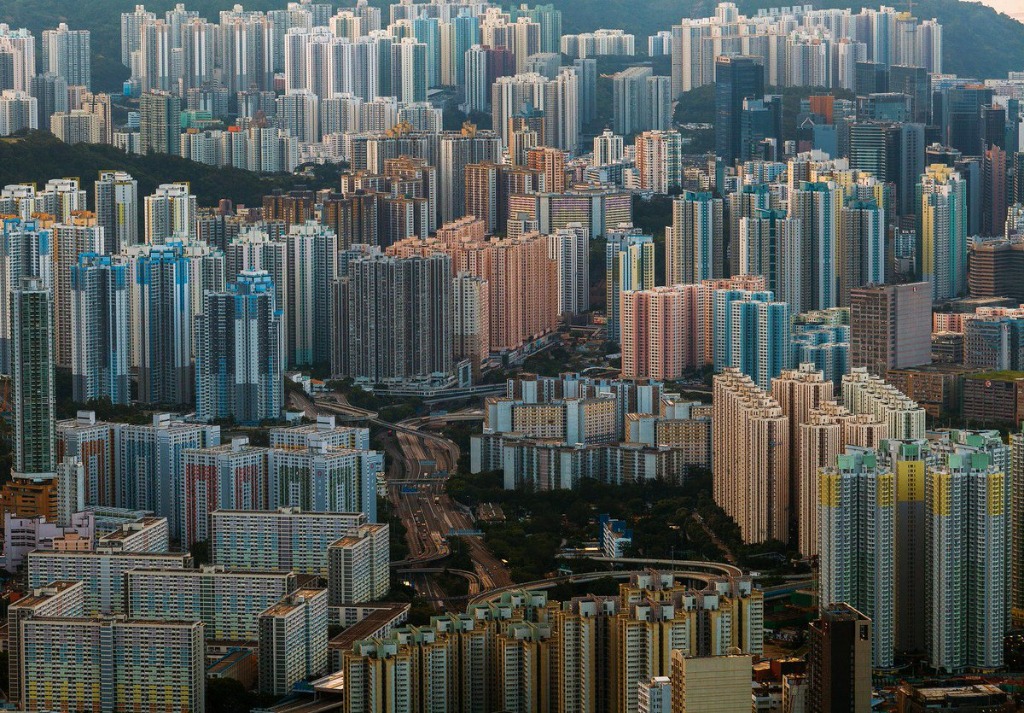 AI 때문에 일자리 증발… UBS 홍콩 집값, 2027년까지 제자리걸음 할 것.jpg