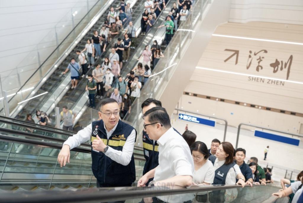 은퇴한 이민국 직원 200명 급거 복귀 홍콩, 신황강항 개장에 비상 대책1.jpg