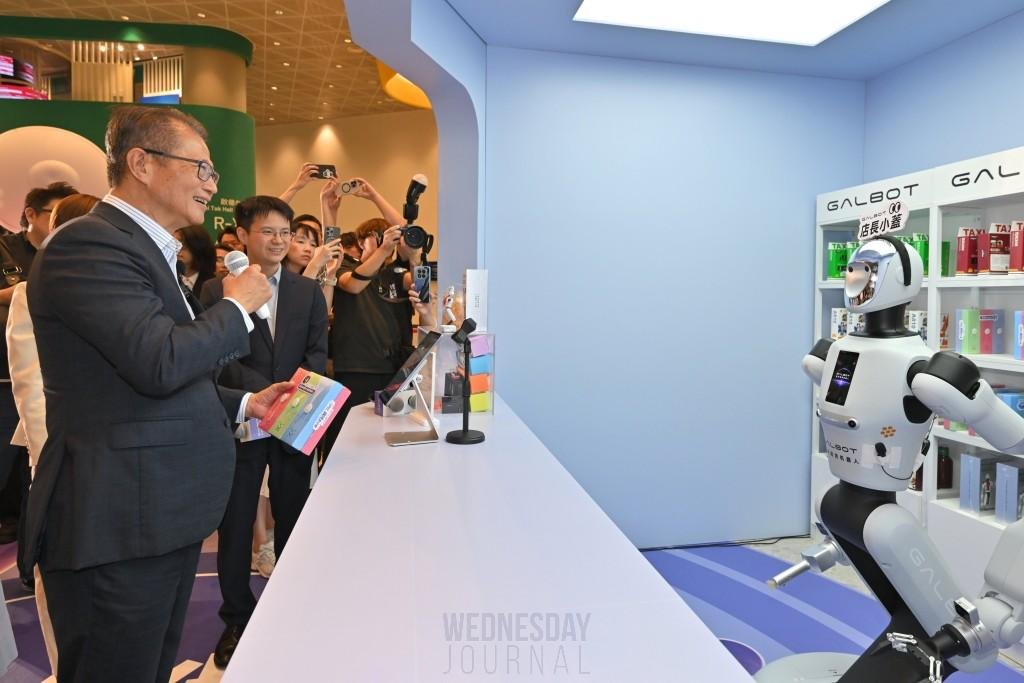 홍콩 최초의 완전 자율 로봇 매장 개장...홍함, 완차이, 카이탁 3곳.jpg