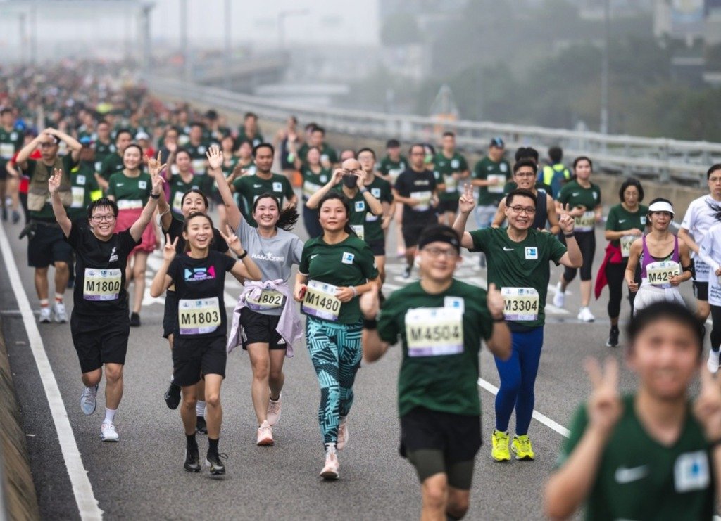 7만 8천 명 역대 최대... 2027 홍콩 마라톤 신기록 경신.jpg