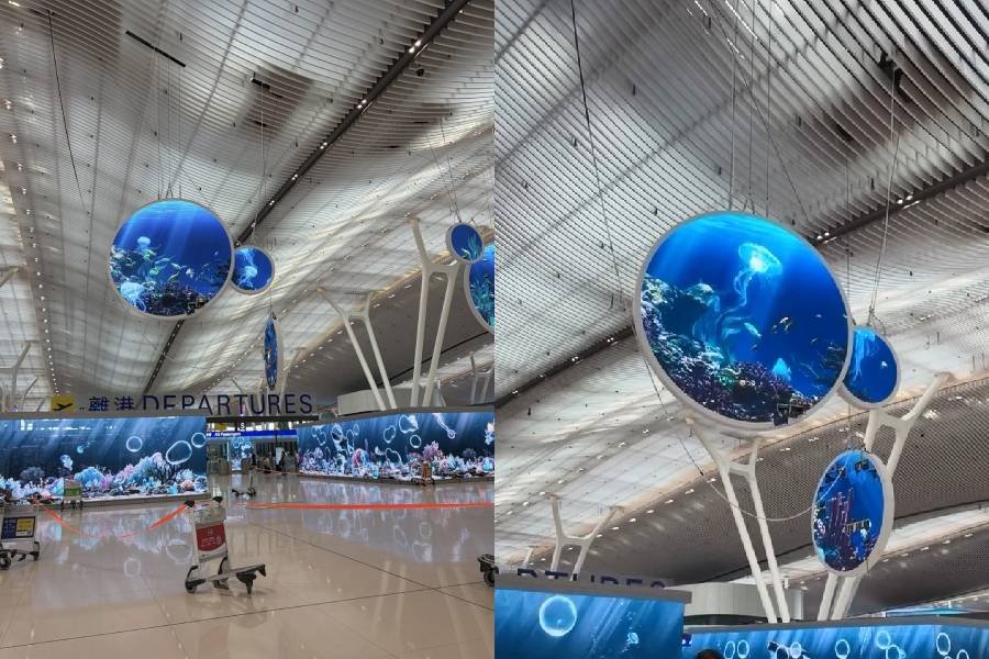 홍콩국제공항 2터미널서 대형 전광판 추락 아찔한 사고.jpg