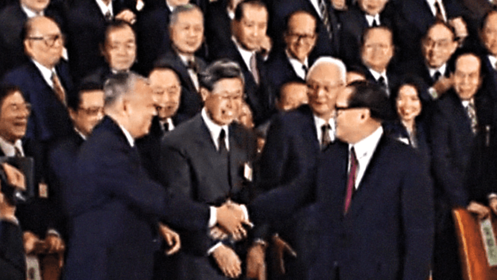 장쩌민 악수부터 악명 높은… 홍콩 첫 행정장관 퉁치화가 남긴 격동의 8년.png