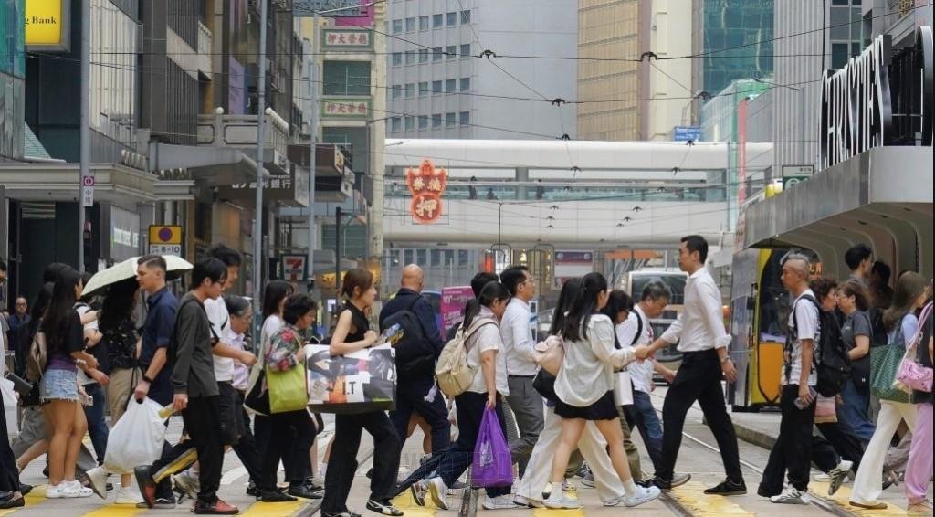 대졸자 일자리 60% 증발… 홍콩 고용 시장 뒤흔드는 AI의 공습.jpeg