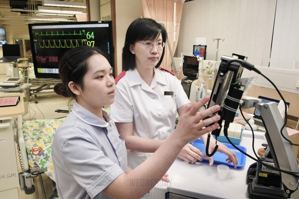 간호대 졸업생들 일자리 없다 아우성... 알고 보니 병원에 빈자리만 3,000개.jpg