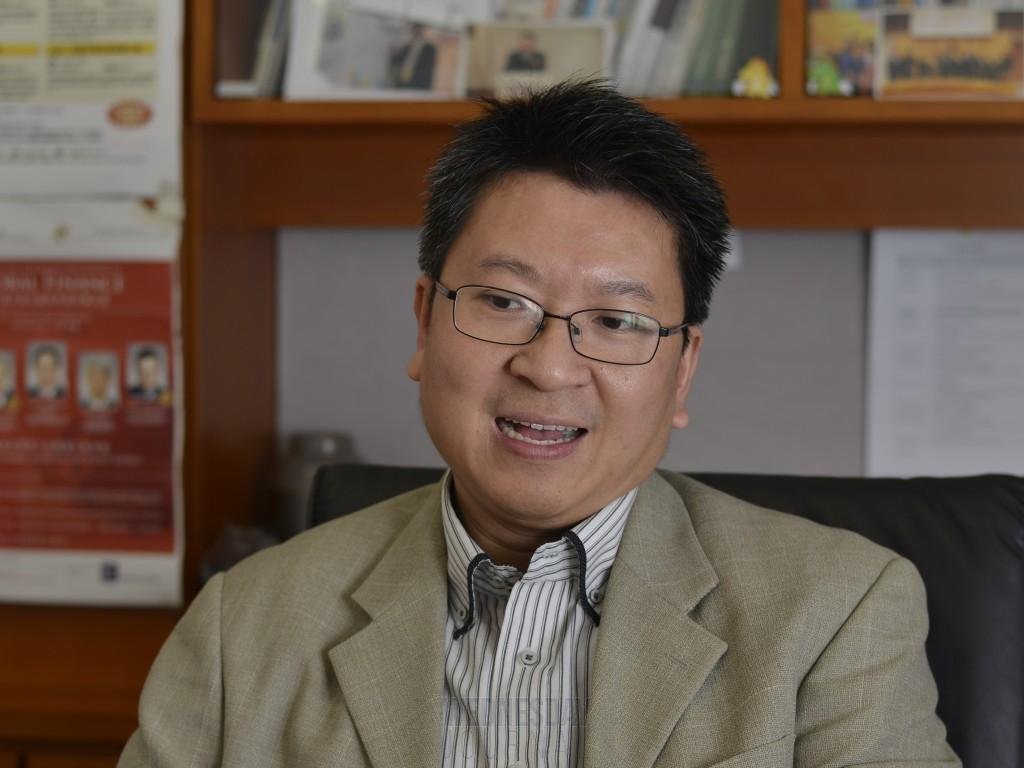 좋은 학점 받고 부자 남편 잡으면 돼 홍콩 유명 교수, 언사 논란에 결국 사과.jpeg
